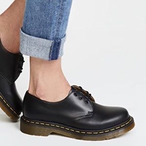 Dr. Martens oxfords size 8 Pre-Owned!!!